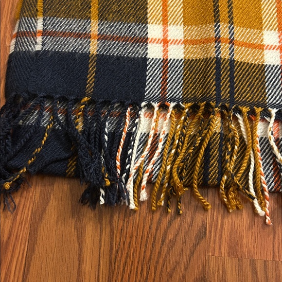 Old Navy Men’s Scarf - Picture 3 of 10